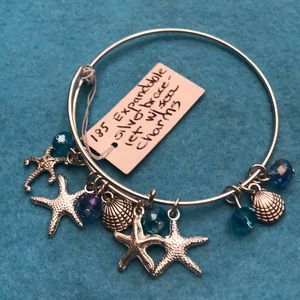 Expandable seaside charm bracelet